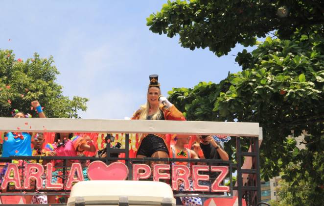 Carla Perez celebrou 20 anos do bloco Algodão Doce neste Carnaval baiano
