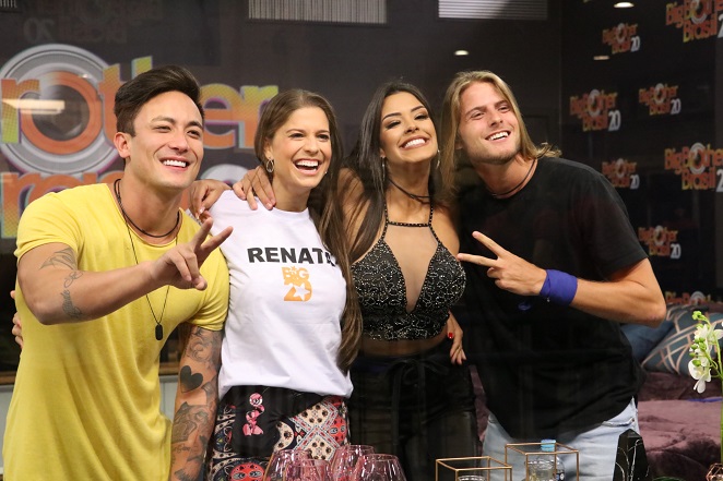 Caon, Renata, Ivy e Daniel já estão dentro da Casa de Vidro