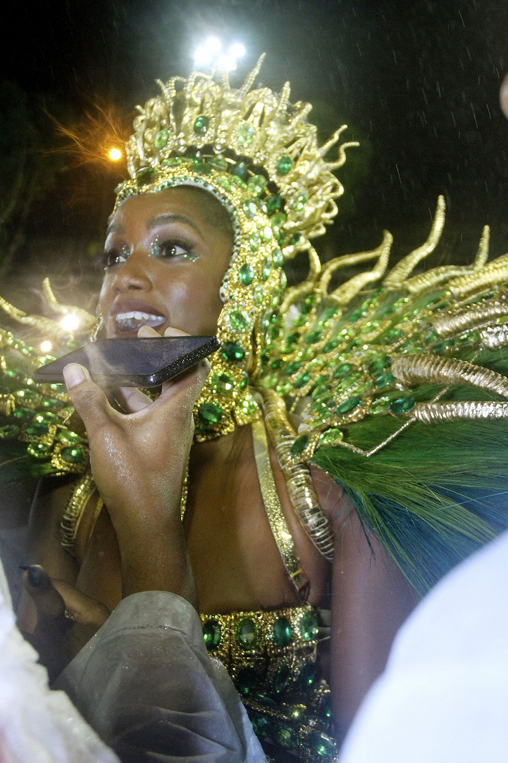 Iza é puro arraso no Carnaval do Rio de Janeiro