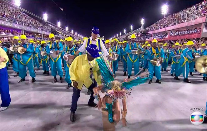 Carnaval 2020: Lexa cai durante desfile da Unidos da Tijuca