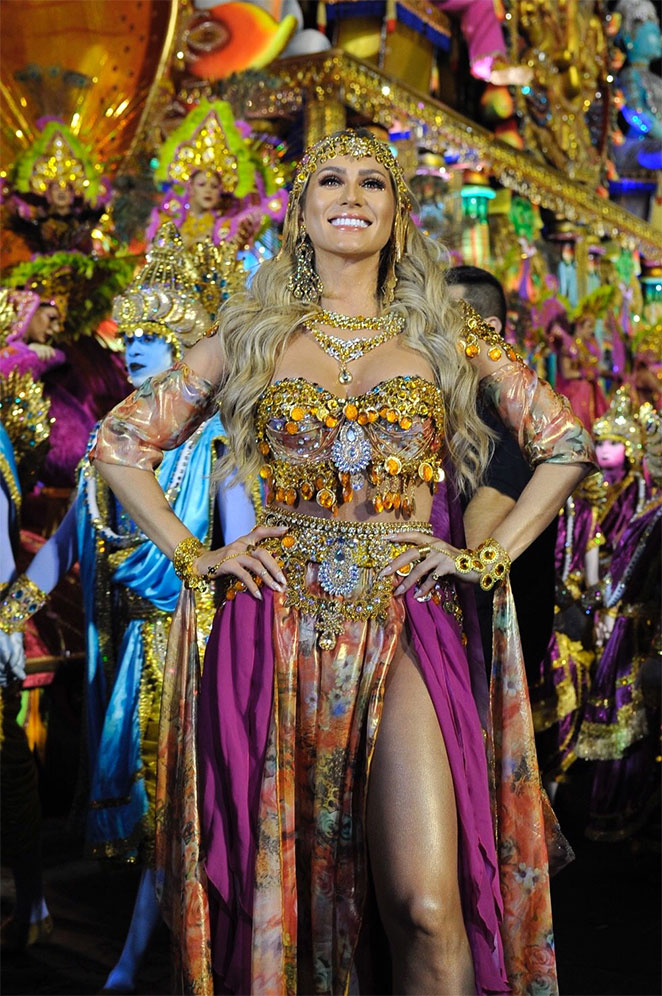 Carnaval 2020: Lívia Andrade é pura energia na Pérola Negra