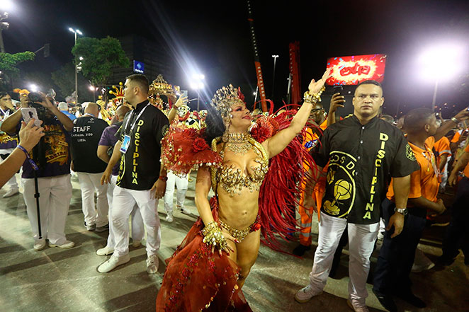 O Salgueiro fez um grande espetáculo circense na Sapucaí no segundo dia de desfiles do Rio