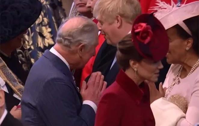 Príncipe Charles evitou cumprimento com aperto de mãos em meio a coronavírus