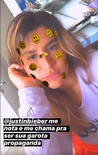 Giulia Costa brinca com filtro da marca de roupa de Justin Bieber