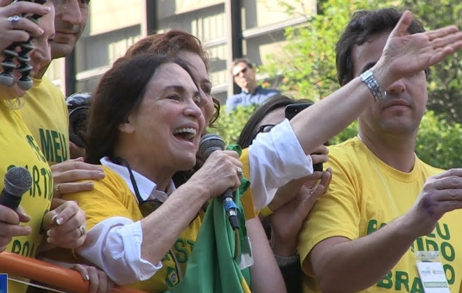 Pró-Bolsonaro de verde e amarelo
