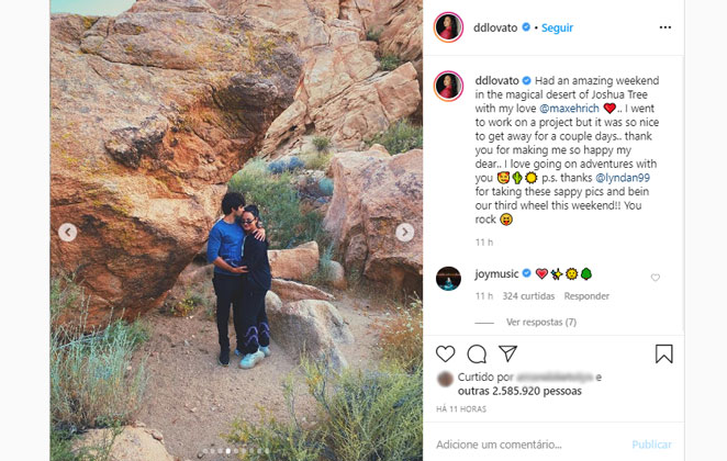Demi Lovato e Max Henrich posando em frente a um canyon