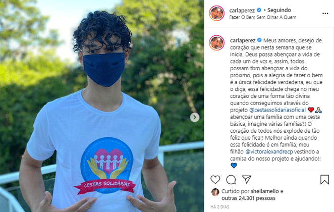 Filho de Carla Perez usa máscara e camisa de campanha solidária
