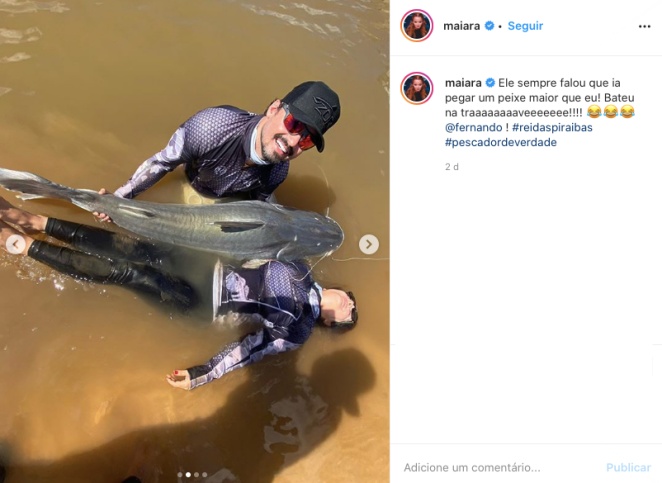 Maiara mostra o peixe que Fernando pescou no Instagram