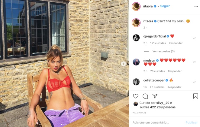 Rita Ora ousa na hora de tomar sol e opta por uma lingerie vermelha como look
