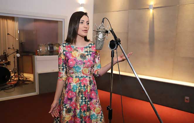 Andressa Urach gravou nova versão da música Noite Virou Dia