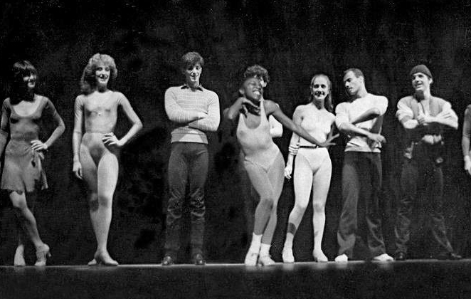 Cena do musical A Chorus Line de 1983