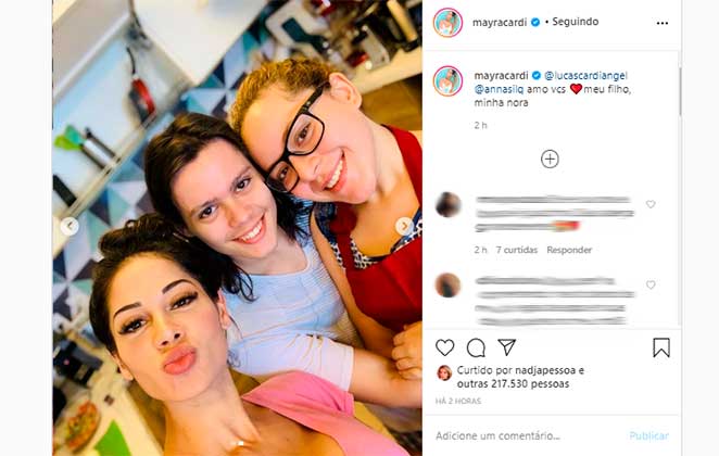 Mayra Cardi posou ao lado do filho de 20 anos e da Nora no Instagram