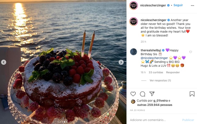 Nicole Scherzinger ganhou um bolo do amado