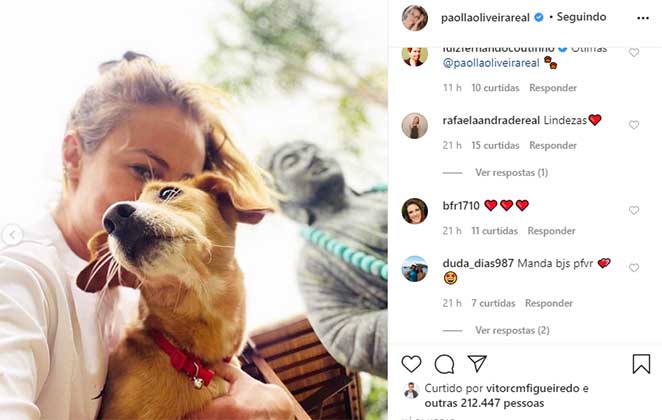 Paolla Oliveira posa com cachorro de estimação