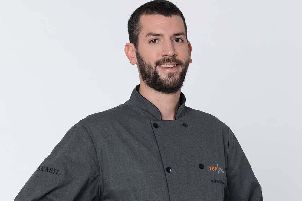 Rafael Terrassi, 30 anos, nasceu em Bauru (SP) e mora em Curitiba (PR). “Busco evoluir na minha carreira com a participação no Top Chef. Também quero aprender bastante com todas as dicas que serão dadas ao longo da competição”