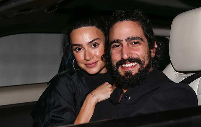 Renato Góes e Thaila Ayala em cinema drive-in