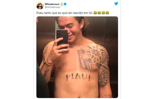 Whindersson Nunes mostra sua tatuagem do Piauí na barriga 