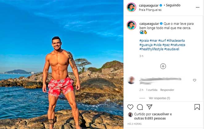 Caique Aguiar exibiu corpo trincado e barriga tanquinho no Instagram