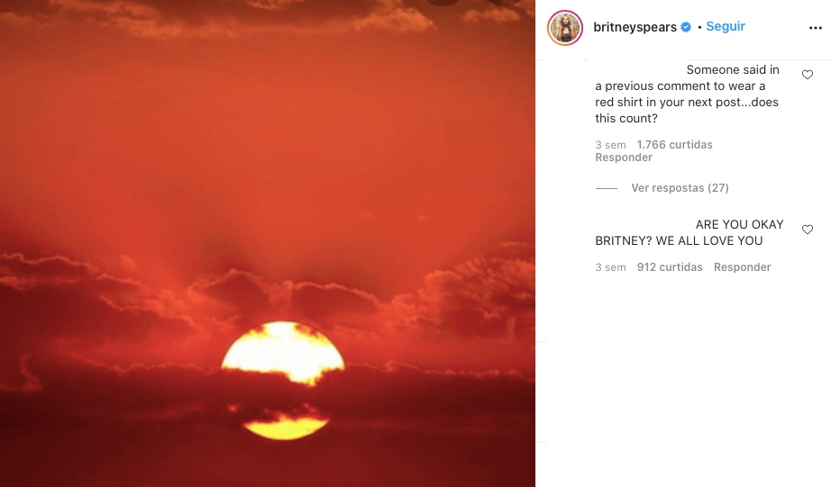 Mesmo em fotos aleatórias que Britney Spears posta, os fãs acreditam existir algo por trás