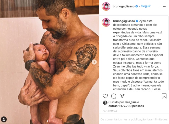 Bruno Gagliasso toma banho com o filho, Zyan