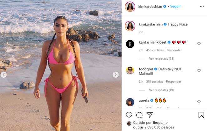 Kim Kardashian mostra boa forma em clique de biquíni no México
