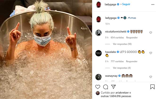 Lady Gaga mostra preparação para o VMA em banheira de gelo