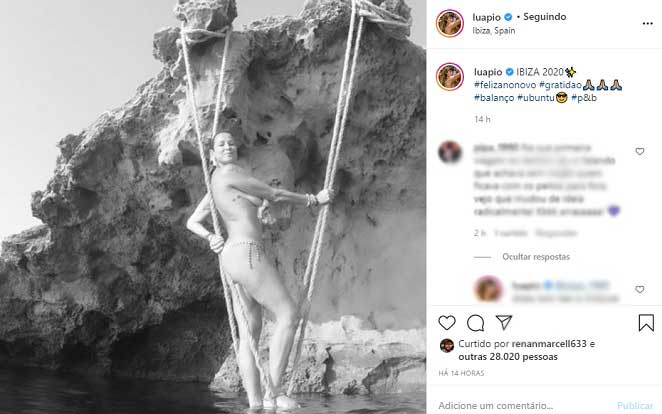 Luana Piovani faz topless em Ibiza