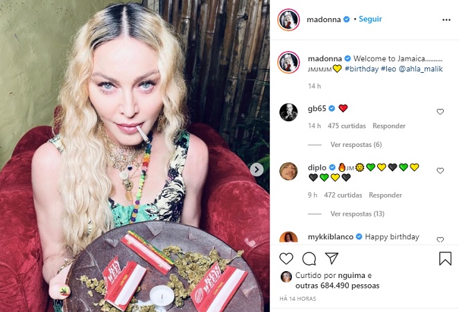 Madonna posa com maconha durante viagem para a Jamaica