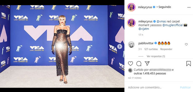 Miley Cyrus surge belíssima em look transparente no VMA