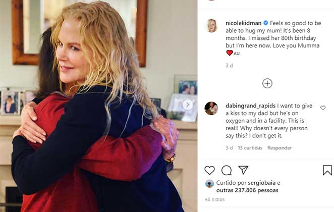 O abraço carinhoso de Nicole Kidman em sua mãe