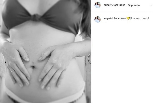 Patrícia Cardoso, esposa de Marcelo Adnet, mostra barriga de grávida