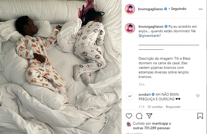 Bruno Gagliasso encanta ao mostrar Titi e Bless dormindo