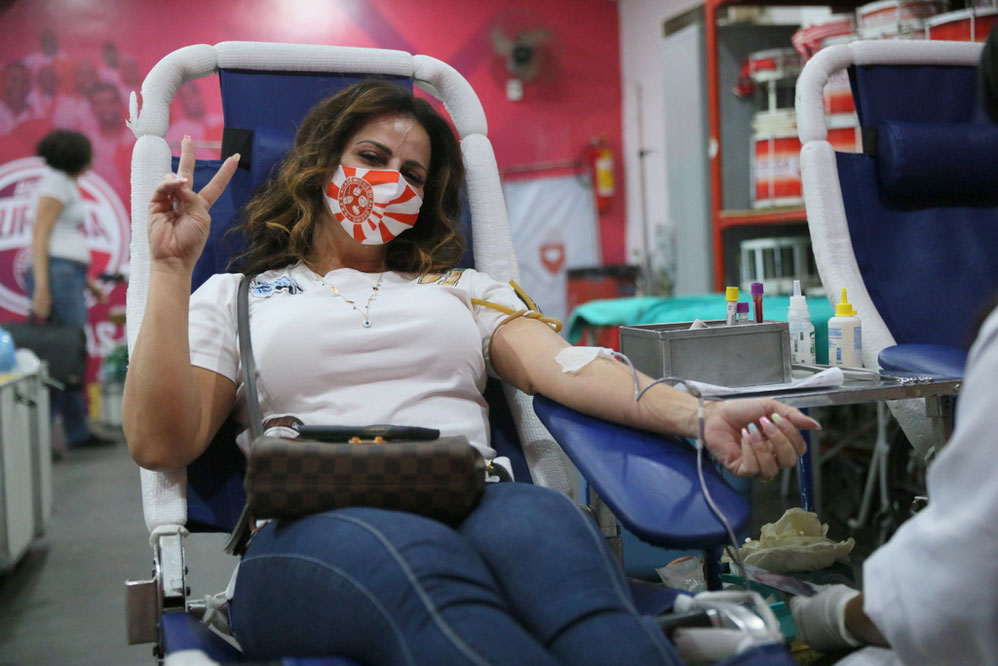 Por meio das redes sociais, Viviane Araujo divulga a campanha para doação de sangue