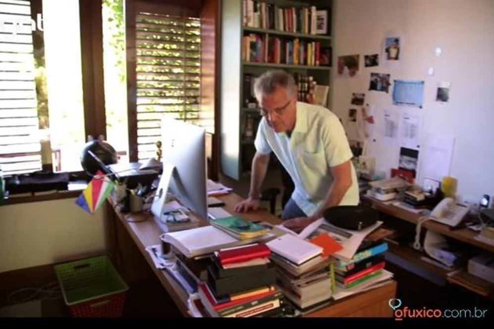Pedro Bial mostra seu escritório