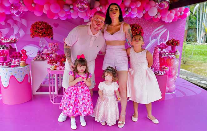 Ferrugem e sua família no aniversário de três anos de Sofia