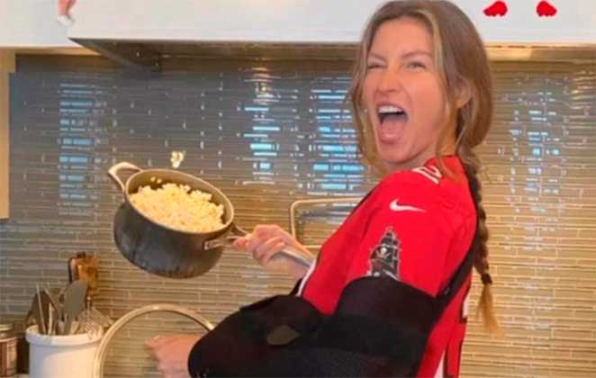 Gisele Bündchen apareceu com tipoia no braço esquerdo ao postar foto fazendo pipoca