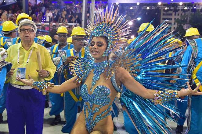 Lexa comentou a decisão a respeito do adiamento do Carnaval