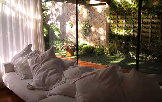 O sofá de Pedro Bial custa mais de 120 mil reais
