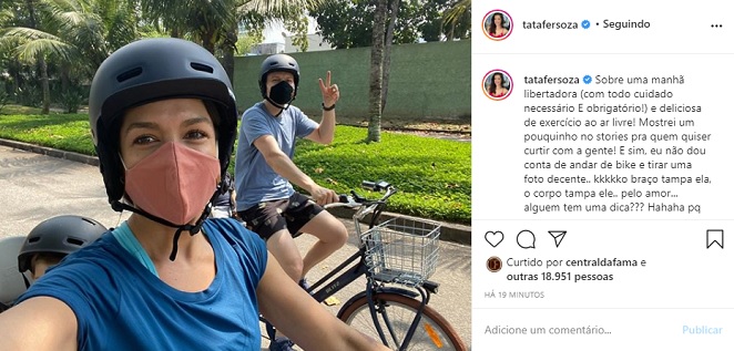 Thais Fersoza curte passeio de bicicleta com a família