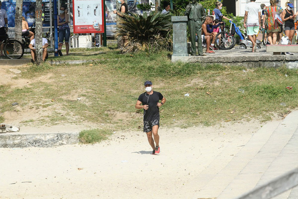 Thierry Figueira corre nas areias escaldantes do Leblon