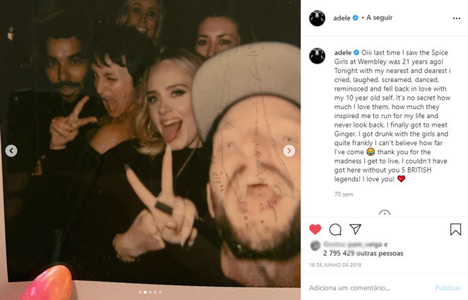 Adele curte show das Spice Girls com amigos