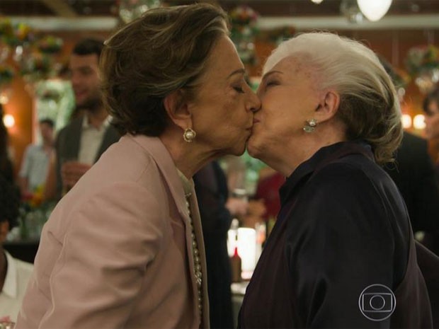 Beijo lésbico na novela Babilônia, da TV Globo