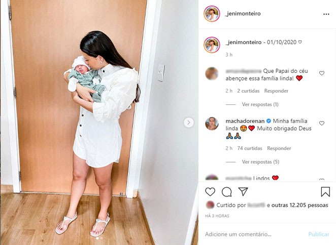 Jeni Monteiro baba pelo filho recém-nascido