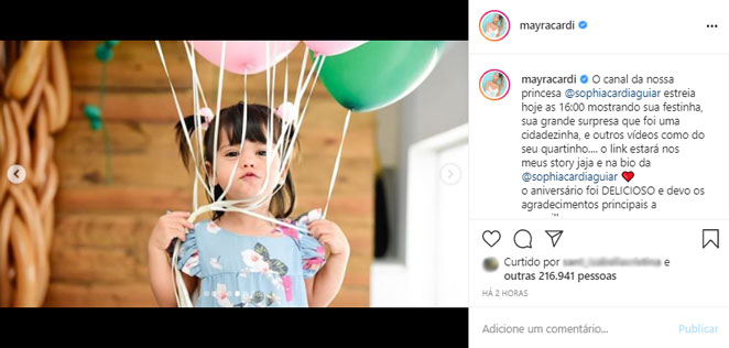 Além de compartilhar os cliques, Mayra Cardi anunciou um canal no YouTube para a filha