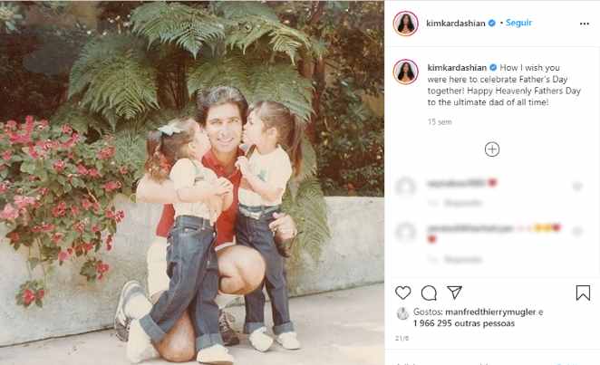 Post de Kim Kardashian em que ela aparece com o pai