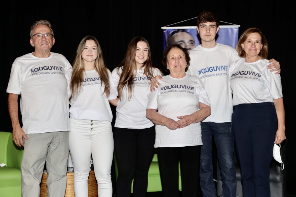 Família de Gugu Liberato lança campanha #GuguVive