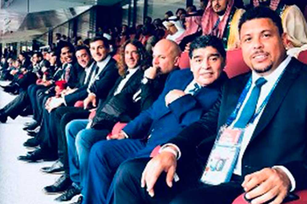 Ronaldo e Maradona acompanham abertura juntos na Rússia