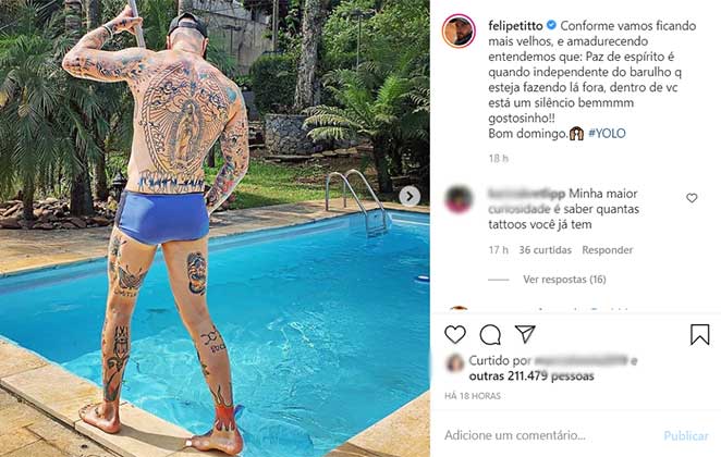 Felipe Titto arrancando suspiros, ao aparecer de sunga em sua piscina