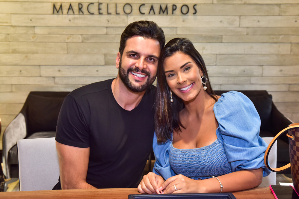 Ex-BBB Ivy Moraes e noivo Rogério Fernandes 