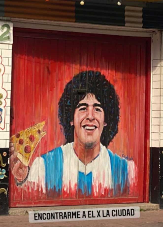 Pintura de Diego Maradona em muro na Argentina